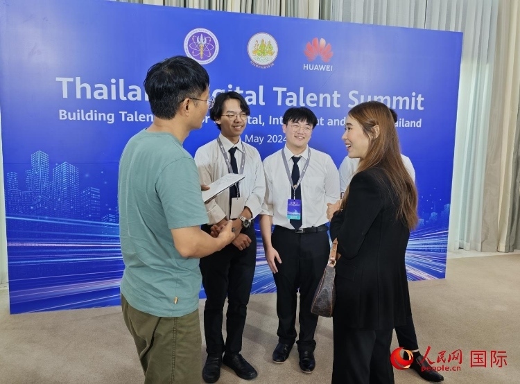 泰國國立法政大學(xué)學(xué)生接受本網(wǎng)采訪。李映民攝