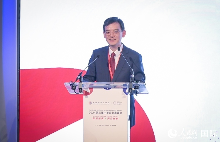 英國中國商會會長、中國銀行倫敦分行行長方文建致辭。人民網 郭錦標攝
