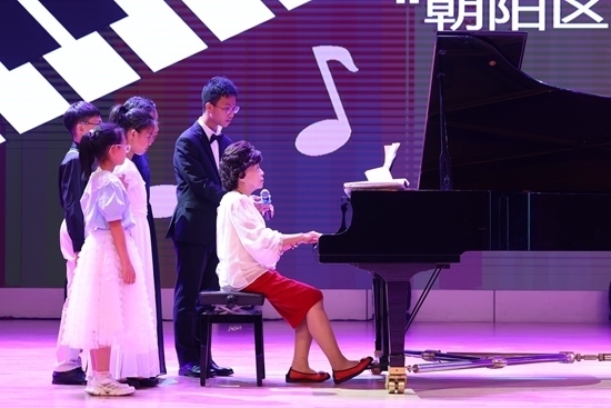 鮑蕙蕎擔(dān)任指導(dǎo)。通過(guò)專(zhuān)家的點(diǎn)評(píng)