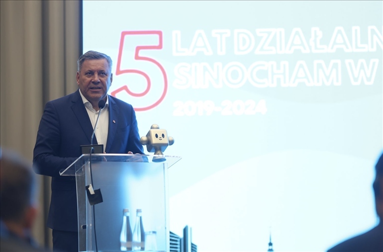 波蘭前副總理比霍琴斯基致辭。