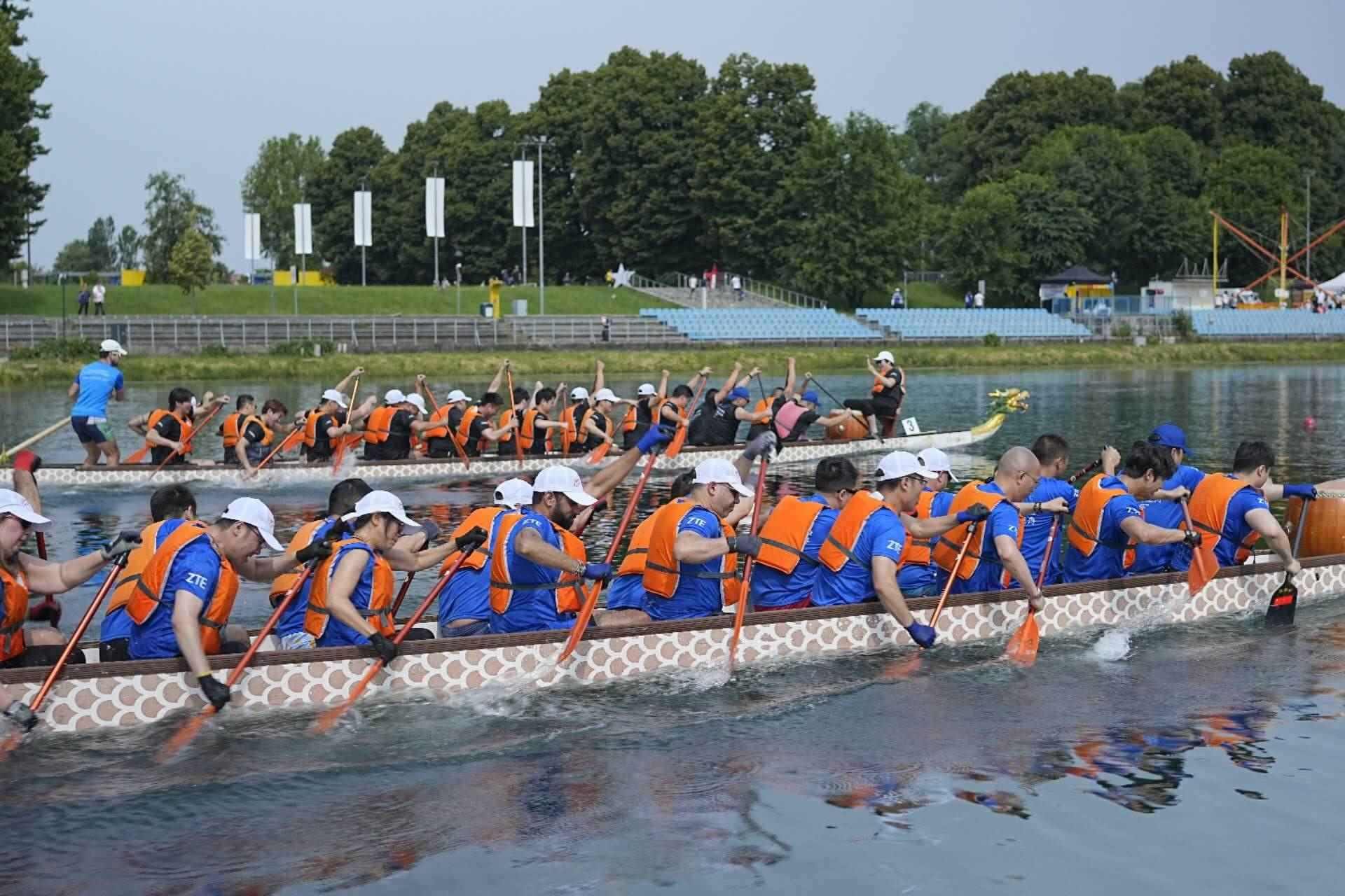 爭渡、爭渡，選手們你爭我奪，奮勇爭先。主辦方供圖