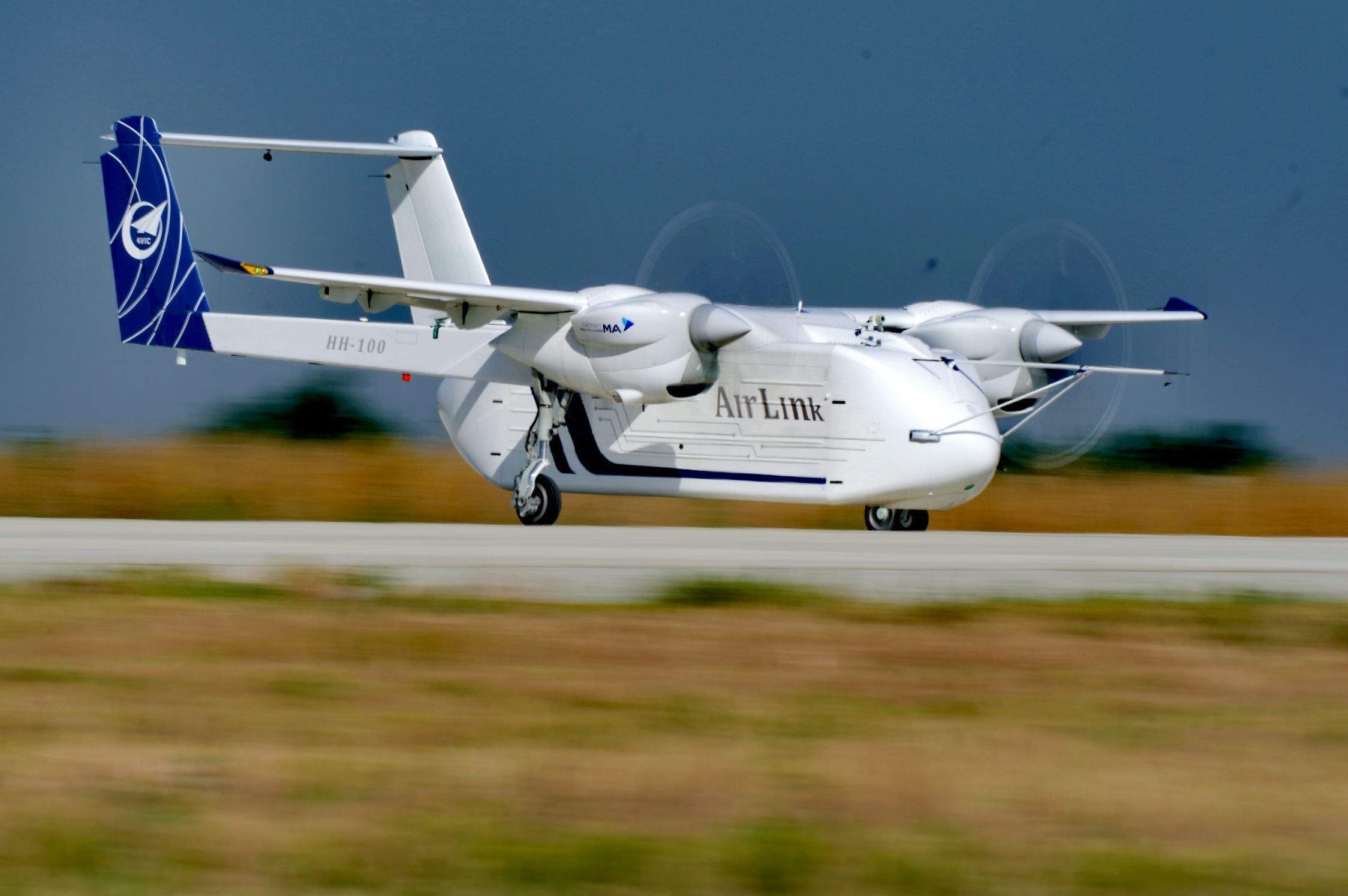 △2024年6月12日，HH-100航空商用無人運輸系統驗證機在西安藍田通用機場首飛成功。