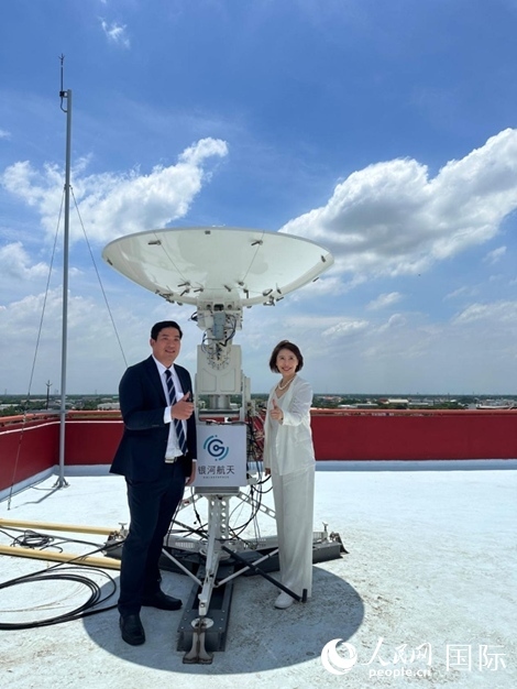 中泰兩國(guó)校企合作共贏。左為馬漢科理工大學(xué)校長(zhǎng)帕納威·普卡亞多，右為銀河航天聯(lián)合創(chuàng)始人劉暢。人民網(wǎng)記者 簡(jiǎn)承淵攝