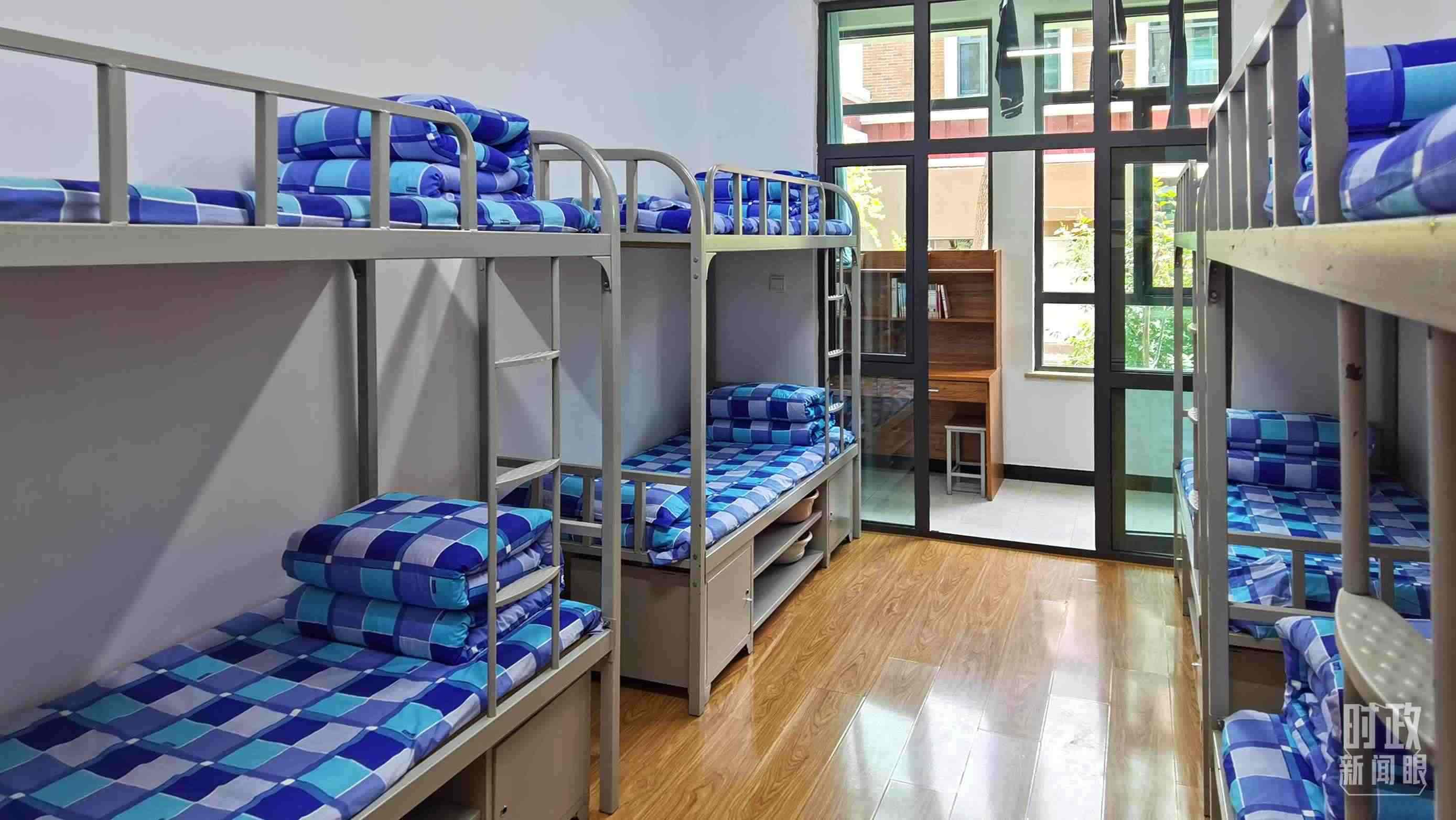 △果洛西寧民族中學(xué)宿舍樓。（總臺(tái)央視記者郭鴻拍攝）