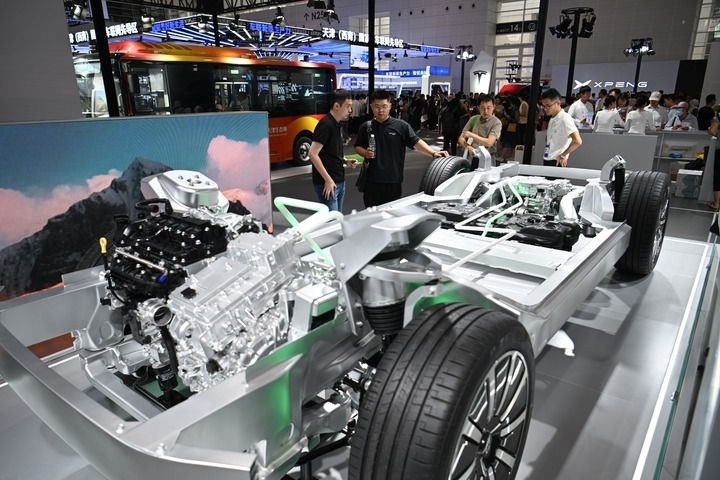 這是在博覽會現(xiàn)場拍攝的一款智能網(wǎng)聯(lián)汽車平臺架構（6月20日攝）。新華社記者 孫凡越 攝