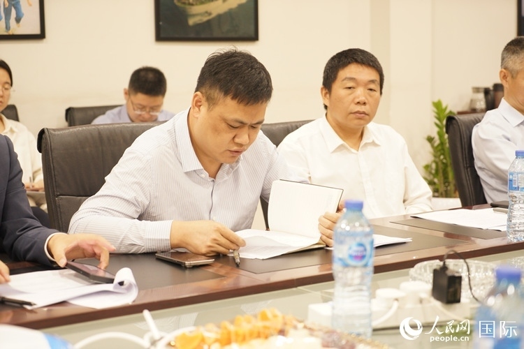 新當(dāng)選尼日利亞中國礦業(yè)聯(lián)合會(huì)會(huì)長中國和聯(lián)公司董事長李輝發(fā)言。人民網(wǎng)記者 姜宣攝