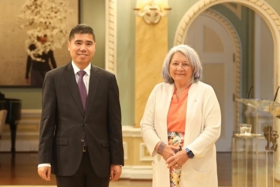 6月26日，中國駐加拿大大使王鏑向加拿大總督西蒙遞交國書。