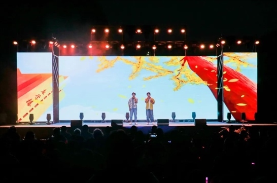 歌曲《啟程》演出現(xiàn)場。供圖：日照職業(yè)技術(shù)學(xué)院