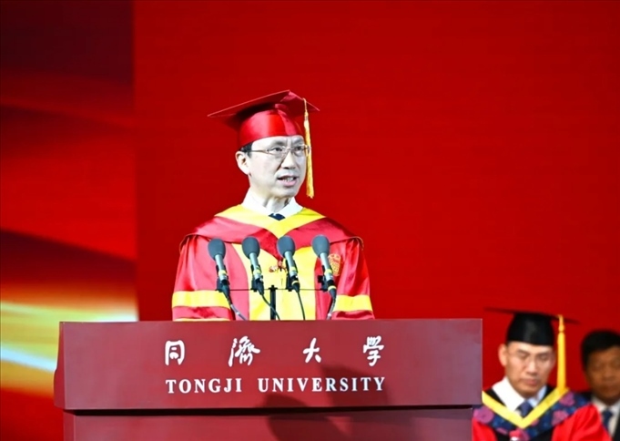 同濟大學校長、中國工程院院士鄭慶華