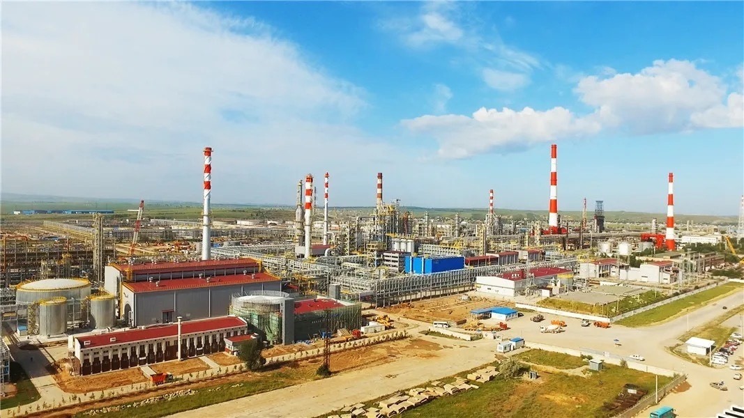 奇姆肯特煉油廠完成現(xiàn)代化改造后全景。（圖源：人民網(wǎng)）