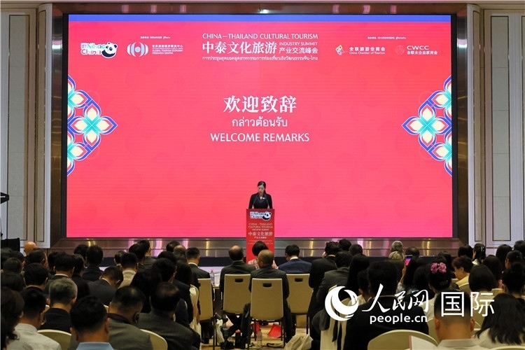 泰國文化部副部長普洛伊·塔尼庫發(fā)表演講。