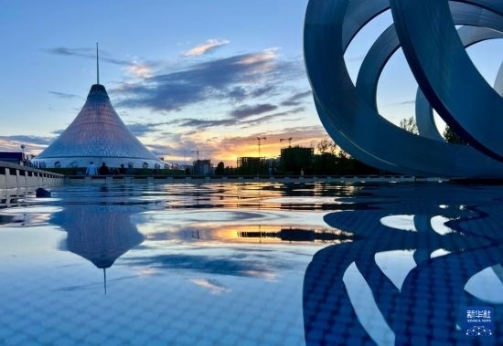 這是7月1日在哈薩克斯坦首都阿斯塔納拍攝的“可汗之帳”購物中心。新華社記者 岳月偉 攝