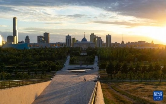 這是7月2日拍攝的哈薩克斯坦首都阿斯塔納的天際線。新華社記者 白雪騏 攝