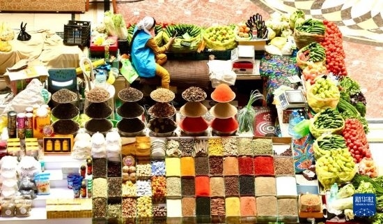 這是7月3日在塔吉克斯坦首都杜尚別拍攝的大巴扎內(nèi)景。新華社記者 姚大偉 攝