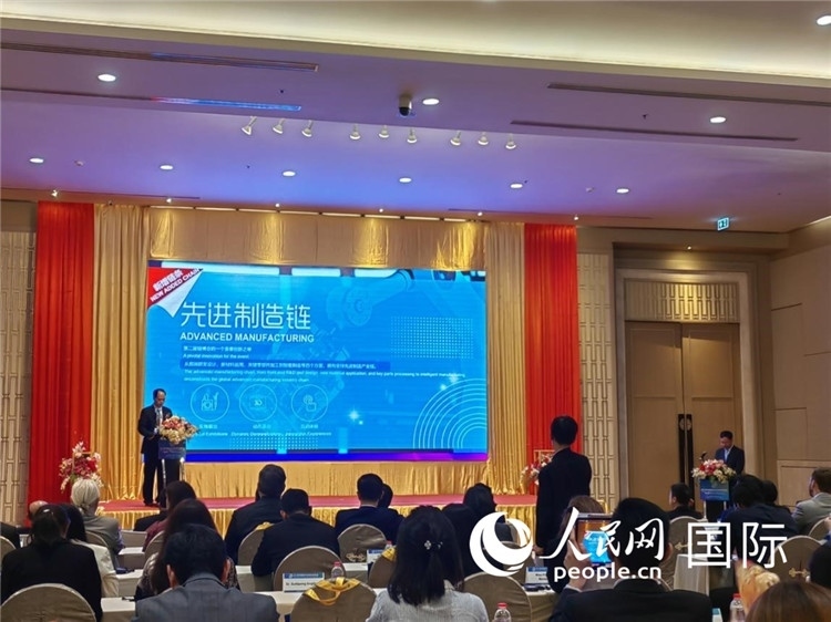 承辦方介紹第二屆鏈博會招展布展情況。人民網(wǎng)記者楊一攝