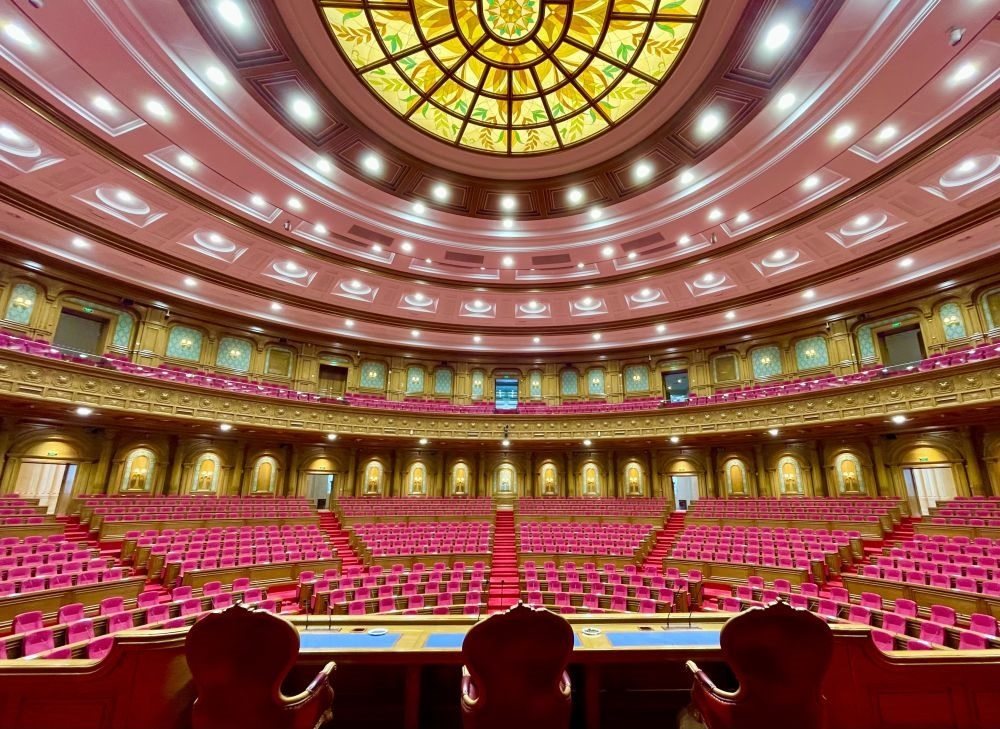 這是在杜尚別拍攝的塔吉克斯坦議會大樓內景。