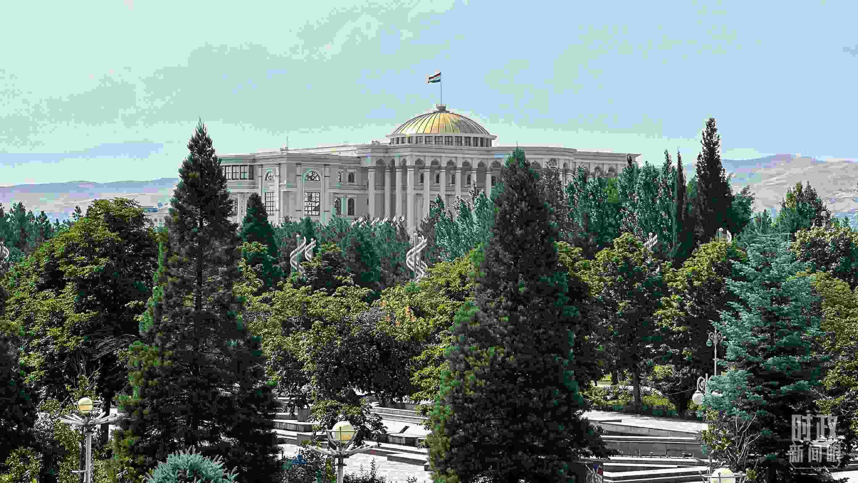 △塔吉克斯坦總統(tǒng)府。（總臺(tái)央視記者趙化拍攝）