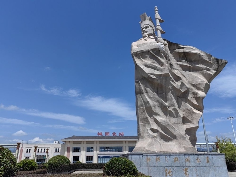 張騫雕塑。新華社記者 孫正好 攝