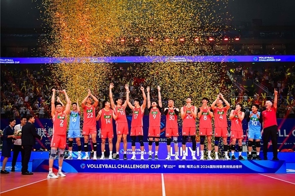中國(guó)隊(duì)奪得2024年國(guó)際排聯(lián)男排挑戰(zhàn)者杯冠軍。圖片來(lái)源：國(guó)際排聯(lián)