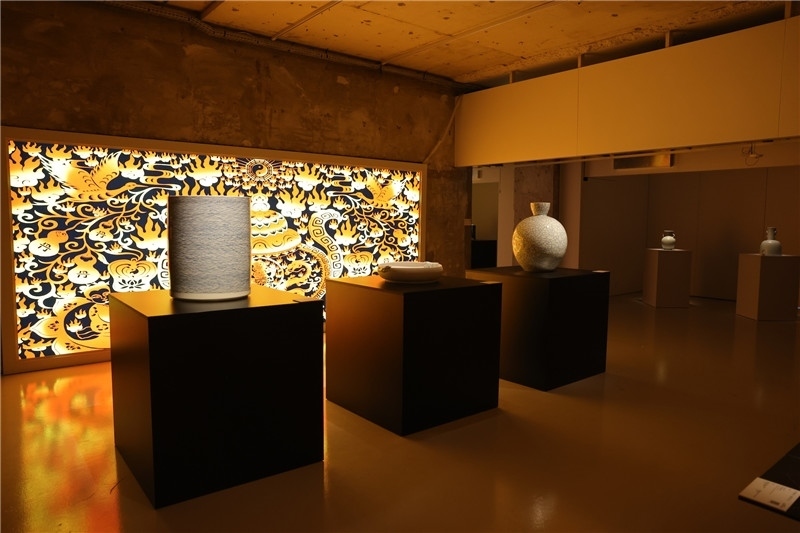 《新生萬物-中國非遺與當(dāng)代設(shè)計展》展廳。陽光媒體集團供圖