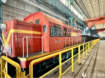 運(yùn)輸通鋼產(chǎn)品的火車。人民網(wǎng) 謝瑩攝