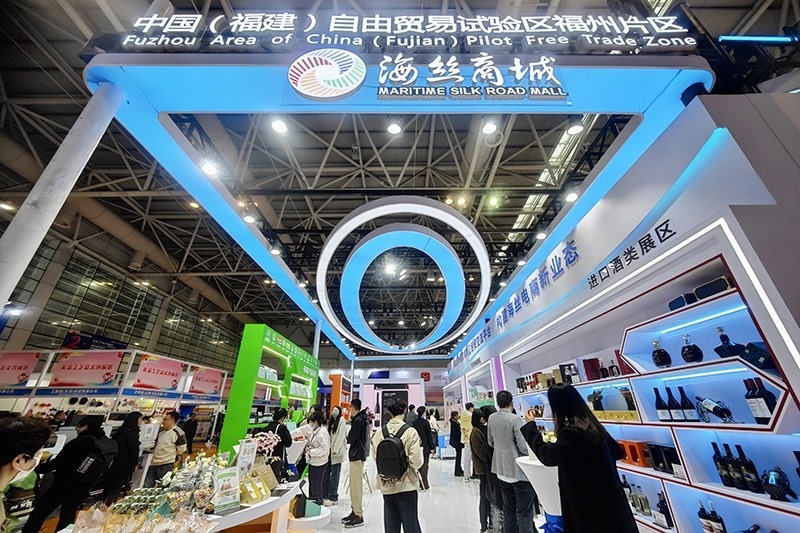 2024年3月18日，第四屆中國(guó)跨境電商交易會(huì)在福建福州開(kāi)幕。展會(huì)聚焦“鏈接跨境全流域 共建電商新生態(tài)”，集聚全國(guó)80余個(gè)外貿(mào)產(chǎn)業(yè)帶的上千家供應(yīng)鏈企業(yè)。