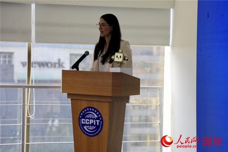 墨西哥外貿(mào)、投資和技術(shù)委員會總經(jīng)理蘇珊娜·杜克發(fā)表講話。人民網(wǎng) 埃內(nèi)斯托·多明戈斯攝