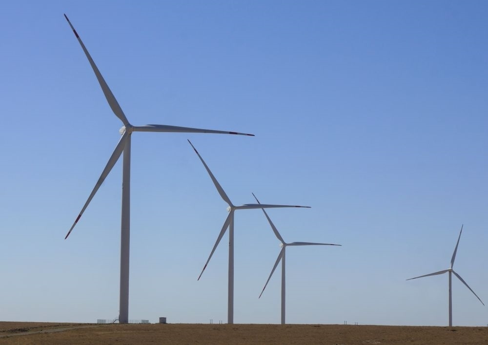 這是中哈合作的哈薩克斯坦札納塔斯100兆瓦風電項目（2022年9月13日攝）。新華社發(fā)（德米特里·瓦西連科 攝）