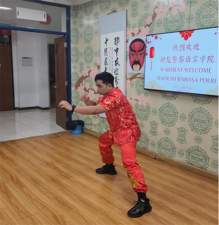 警察學(xué)員表演武術(shù)?；顒?dòng)主辦方供圖