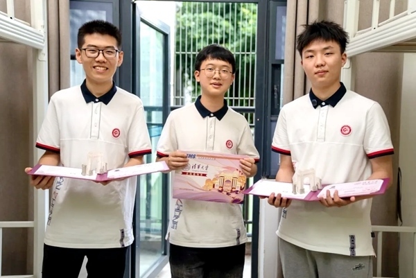 王子源（左）、母翰堯（中）、郭洋君（右）。清華大學(xué)供圖