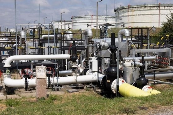 這是2022年5月24日在匈牙利薩茲豪隆包陶多瑙河煉油廠拍攝的連接匈牙利和俄羅斯的“友誼”輸油管道入口點。新華社發(fā)（弗爾季·奧蒂洛攝）