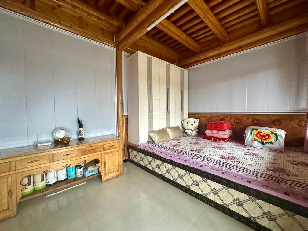 圖為7月13日拍攝的喇德燚家維修加固后的房屋一角。新華社記者 張子琪 攝