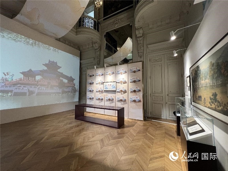 中國風(fēng)與法國經(jīng)典建筑相互融合。 人民網(wǎng)記者 何蒨攝