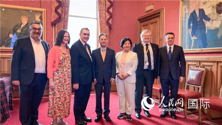 圖為阿伯丁市政廳會(huì)見(jiàn)現(xiàn)場(chǎng)。人民網(wǎng) 郭錦標(biāo)攝