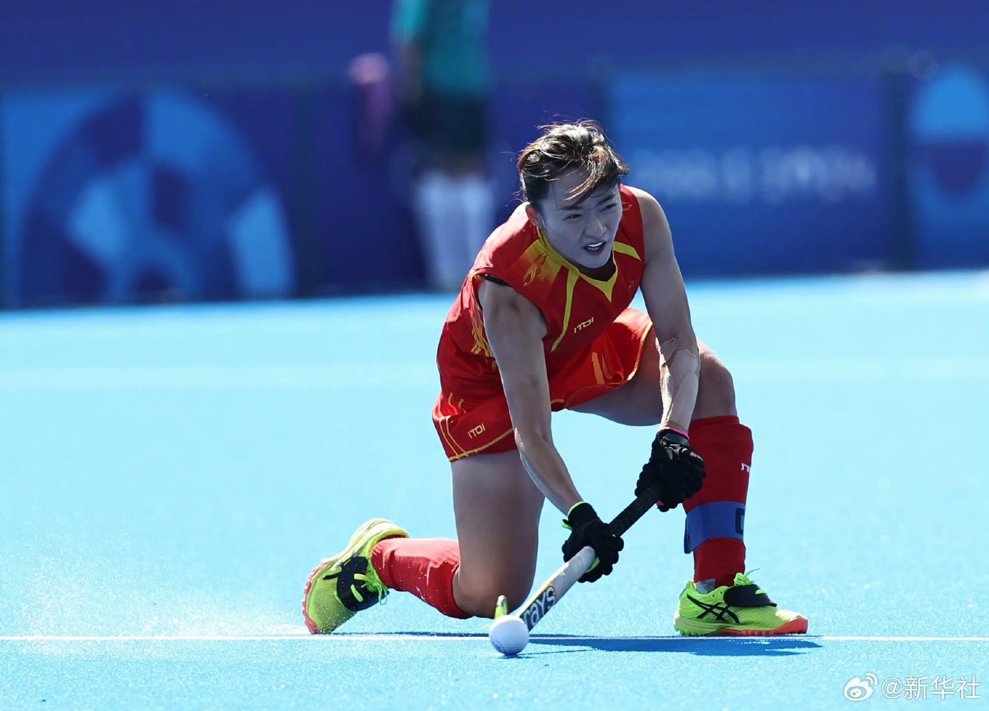 巴黎奧運(yùn)會(huì)上，中國(guó)女子曲棍球隊(duì)在賽場(chǎng)揮灑汗水