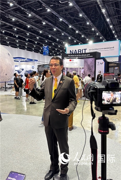 泰國國家天文研究所所長薩蘭接受采訪。人民網(wǎng)記者簡承淵攝