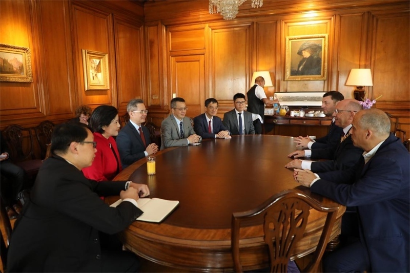 愛丁堡市政廳會見現(xiàn)場。中國駐英國使館供圖