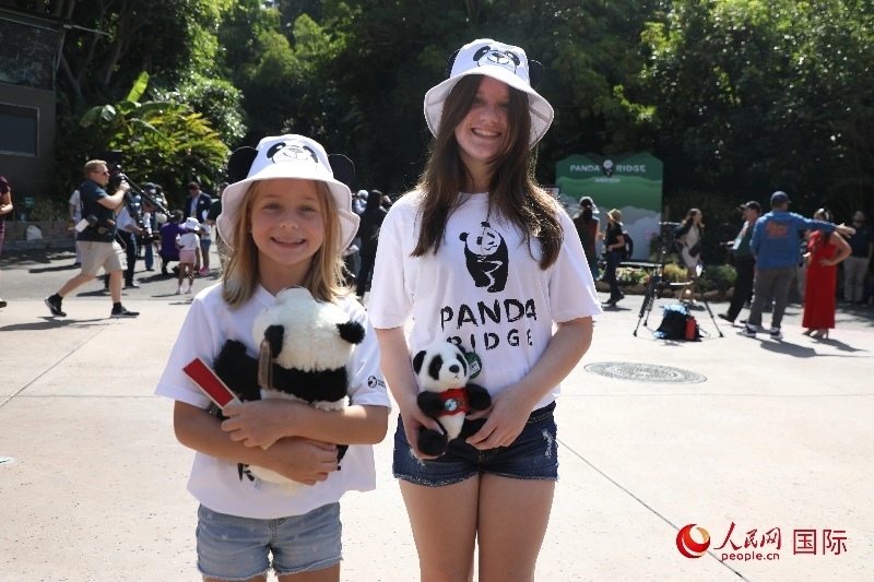 3、美國當地許多民眾來圣迭戈動物園看熊貓。 人民網記者 李志偉攝