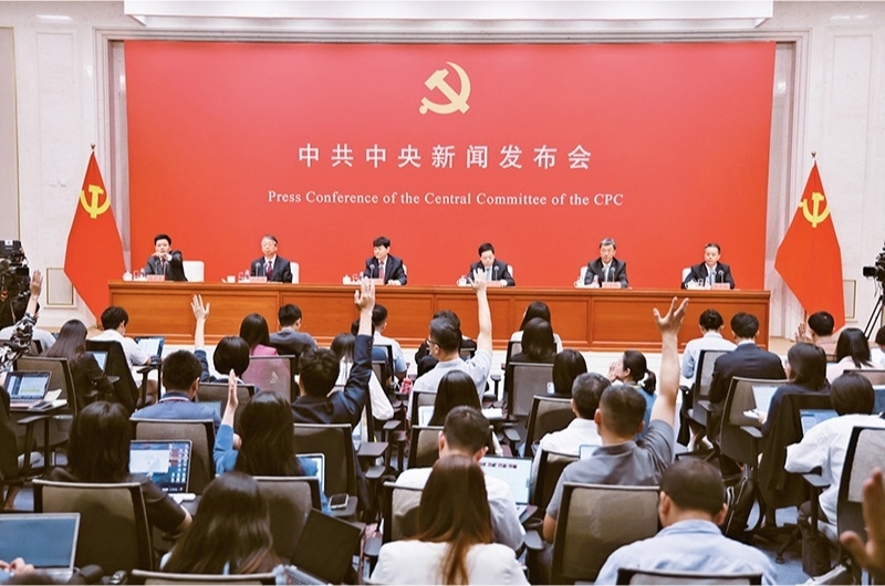 黨的二十屆三中全會(huì)是在以中國(guó)式現(xiàn)代化全面推進(jìn)強(qiáng)國(guó)建設(shè)、民族復(fù)興偉業(yè)的關(guān)鍵時(shí)期召開的一次十分重要的會(huì)議。圖為2024年7月19日，中共中央舉行新聞發(fā)布會(huì)，介紹和解讀黨的二十屆三中全會(huì)精神。 新華社記者 金立旺/攝