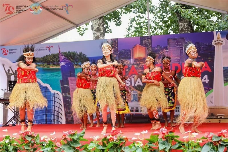 印尼在華留學(xué)生表演民族特色舞蹈。