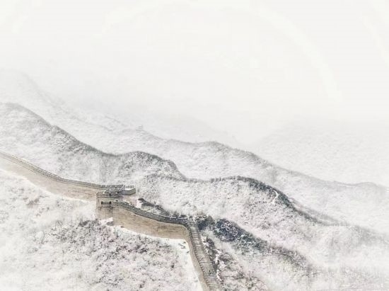 朱銳拍攝的長(zhǎng)城雪景。（受訪者供圖）