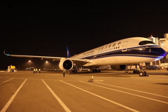 2024年4月24日晚，南航沈陽-法蘭克福CZ8021首航航班在沈陽桃仙國際機(jī)場準(zhǔn)備起飛。這是國內(nèi)航司在東北地區(qū)開通的首條直飛德國定期航線。