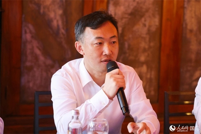 中國(guó)駐里約熱內(nèi)盧代總領(lǐng)事王海濤在座談會(huì)上致辭。人民網(wǎng)記者 陳海琪攝