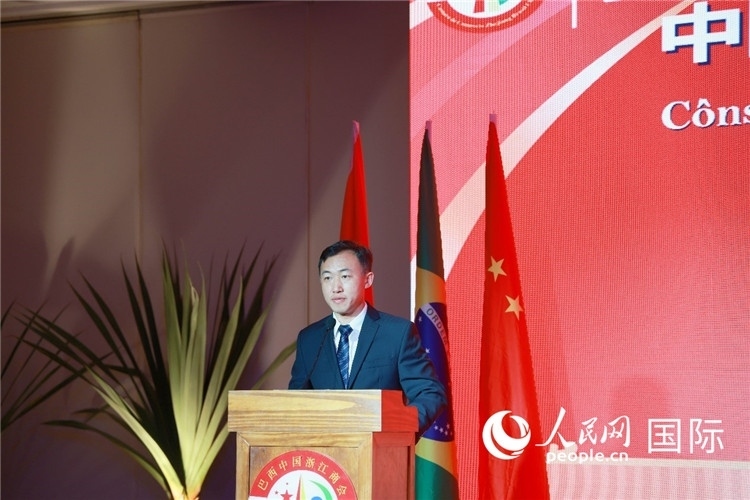 中國駐里約熱內(nèi)盧代總領(lǐng)事王海濤在典禮中致辭。人民網(wǎng)記者 陳海琪攝