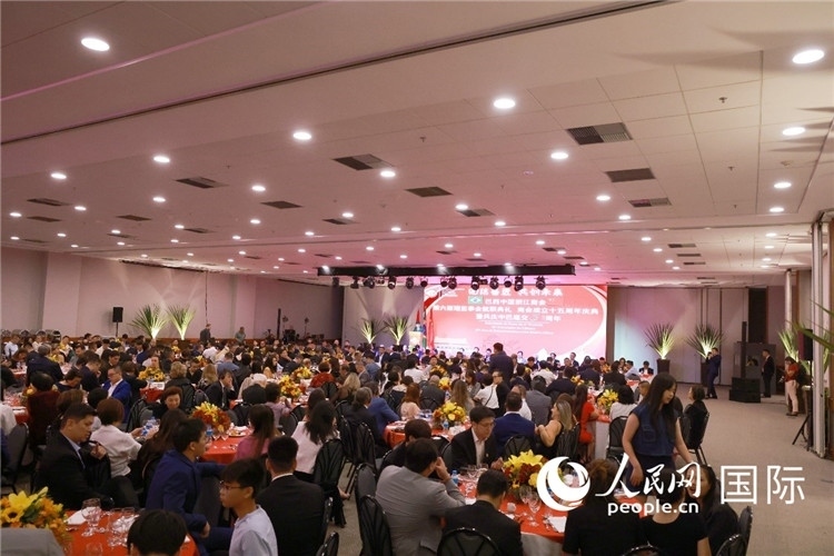 當(dāng)?shù)貢r(shí)間8月24日晚，巴西中國浙江商會第六屆理監(jiān)事會就職典禮在里約熱內(nèi)盧舉行。圖為就職典禮現(xiàn)場。人民網(wǎng)記者 陳海琪攝