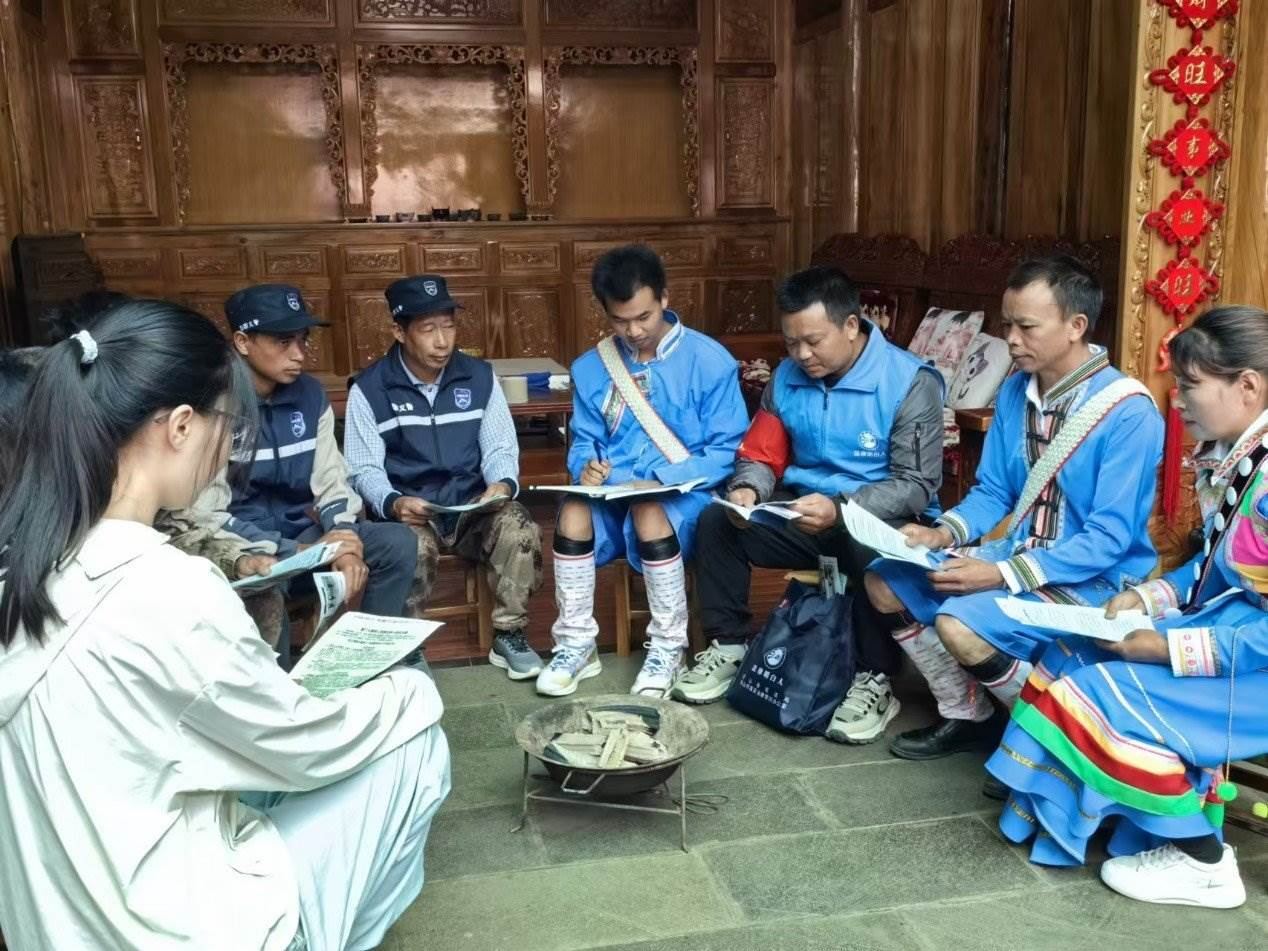 騰沖市猴橋鎮(zhèn)猴橋村國門新村舉辦火塘會。人民網記者 孝金波攝