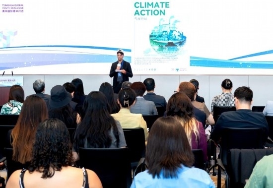 8月29日，在第二屆清華國(guó)際青年對(duì)話(huà)論壇活動(dòng)上，正在清華大學(xué)攻讀藥學(xué)博士的埃及留學(xué)生阿姆爾·瓦赫巴分享中國(guó)之旅的感悟。新華社發(fā)（畢尚宏攝）