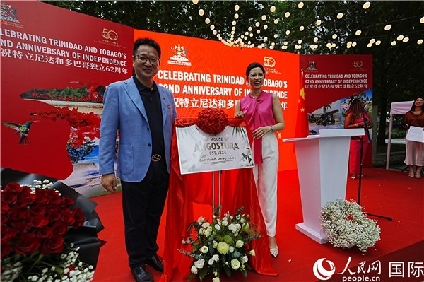 當天的慶祝儀式上，還舉行了特多著名酒品牌安高天娜回歸中國市場的揭幕儀式。人民網(wǎng)記者 趙益普攝