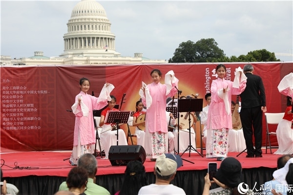 2、在華盛頓中國(guó)文化節(jié)活動(dòng)上，還進(jìn)行了豐富多樣的中國(guó)文化演出。 人民網(wǎng)記者 李志偉攝