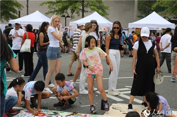 4、活動(dòng)吸引了很多小朋友參加。 人民網(wǎng)記者 李志偉攝